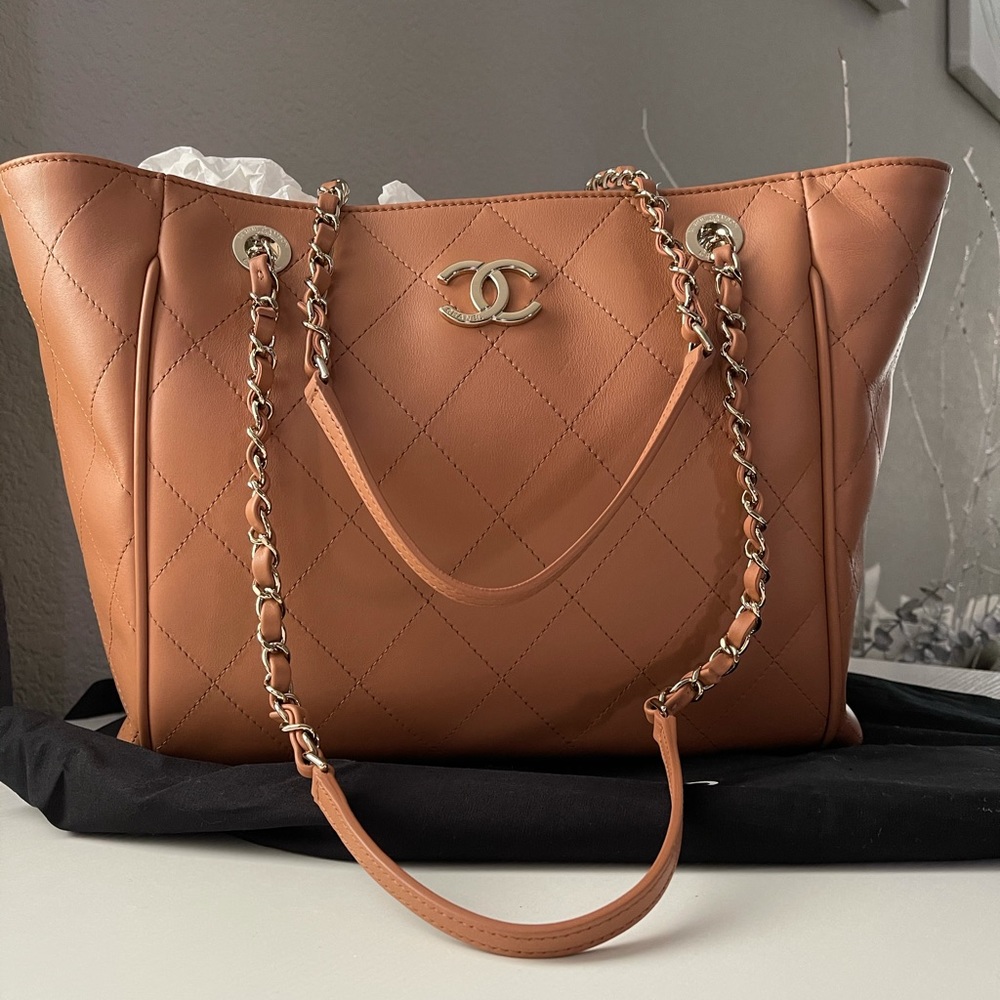 NEW Chanel Tote Caramel/Brown 21p w/ pouch